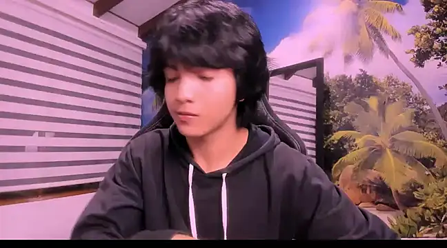 AllanYong18 online show from January 30, 2025, 3:33 am