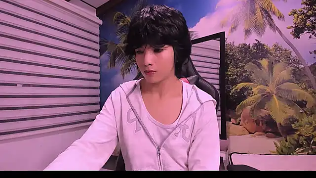 AllanYong18 online show from February 3, 2025, 12:47 am