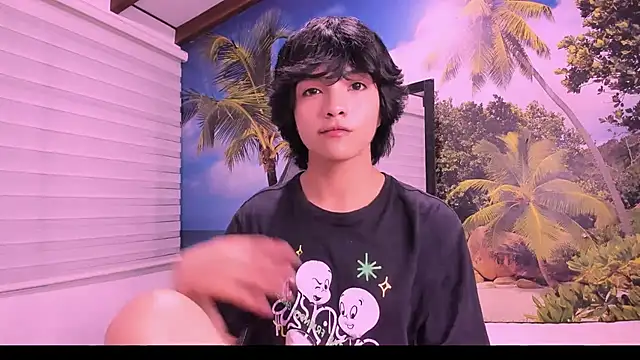 AllanYong18 online show from February 4, 2025, 4:15 am