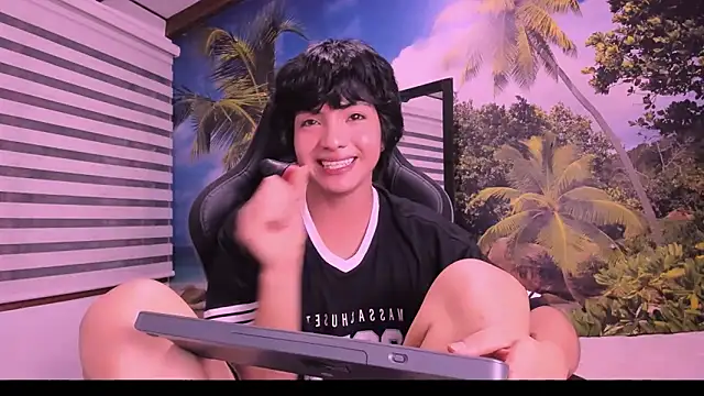 AllanYong18 online show from February 11, 2025, 5:47 am