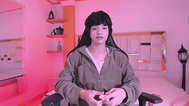 AllanYong18 online show from March 3, 2025, 3:19 am