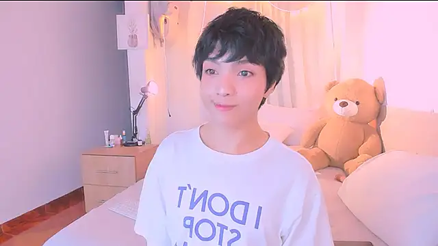 AllanYong18 online show from October 19, 2025, 8:37 am