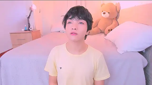 AllanYong18 online show from October 25, 2025, 1:40 pm