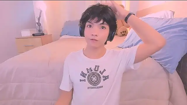 AllanYong18 online show from November 28, 2025, 12:08 pm