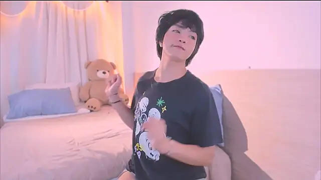 AllanYong18 online show from December 16, 2025, 7:46 am