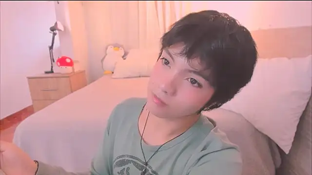 AllanYong18 online show from February 8, 2026, 1:25 pm