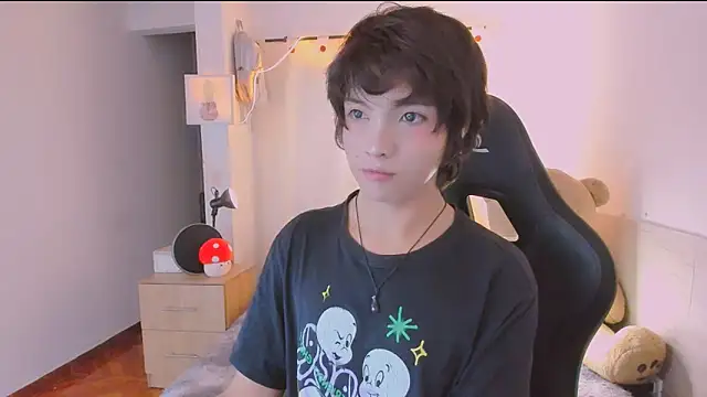 AllanYong18 online show from April 20, 2026, 7:22 am