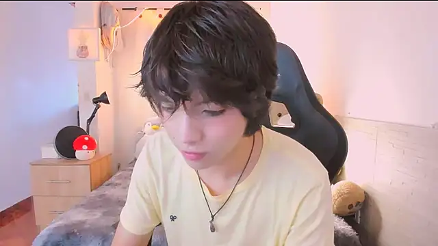 AllanYong18 online show from April 25, 2026, 12:41 pm