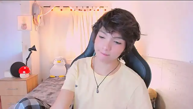 AllanYong18 online show from April 25, 2026, 1:41 pm