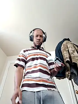 MrDaddyBbSnake online show from January 7, 2025, 5:53 pm