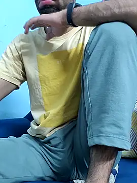 TOPMOON001 online show from October 24, 2025, 11:39 am