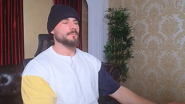 AdamJamesonn online show from March 11, 2025, 12:39 pm