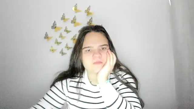 AdeleCruz online show from February 5, 2025, 1:22 pm