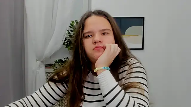 AdeleCruz online show from February 7, 2025, 8:11 am