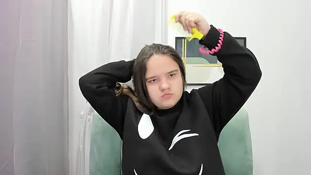 AdeleCruz online show from March 4, 2025, 1:06 pm