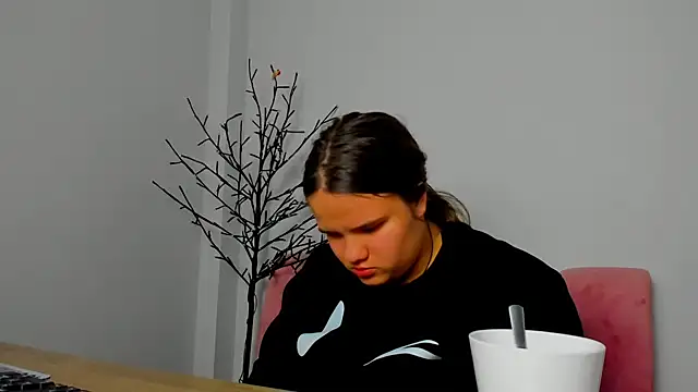 AdeleCruz online show from March 16, 2025, 4:23 pm