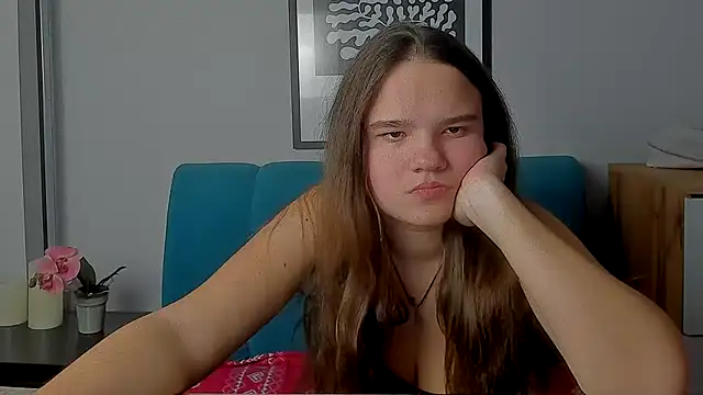 AdeleCruz online show from February 13, 2026, 1:18 pm