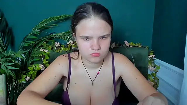 AdeleCruz online show from March 29, 2026, 12:05 pm