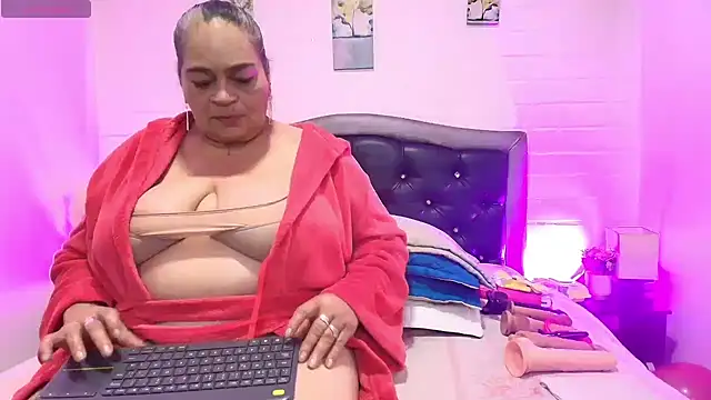 Snapshot of VickyBoobss chatting on June 10, 2026, 7:46 pm VickyBoobss online show from June 10, 2026, 7:46 pm
