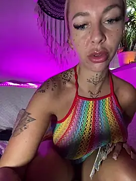 CheekyChels online show from September 25, 2025, 6:39 am