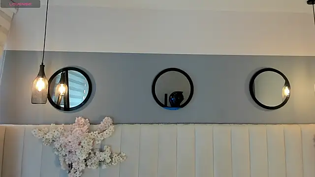 chelsea bolton  online show from March 19, 2026, 12:20 pm