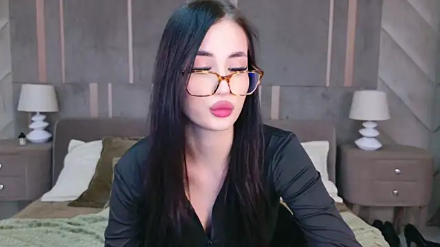 EmmaLawrens online show from March 18, 2025, 8:26 pm