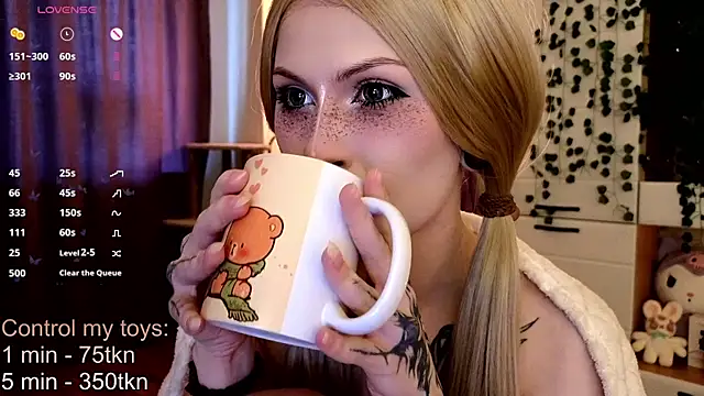 Emily  Mooree online show from October 1, 2025, 5:35 am