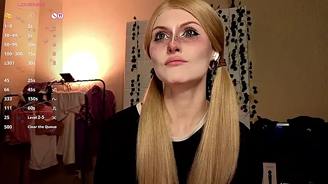 Emily  Mooree online show from October 18, 2025, 7:09 am