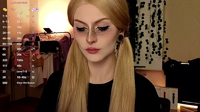 Emily  Mooree online show from October 19, 2025, 9:10 am