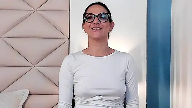 KarenSims online show from February 25, 2025, 1:30 am