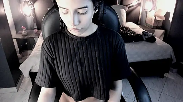 vaiolethsan   online show from February 12, 2026, 8:59 pm