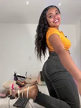 JasmineRose7 online show from April 21, 2026, 11:16 am