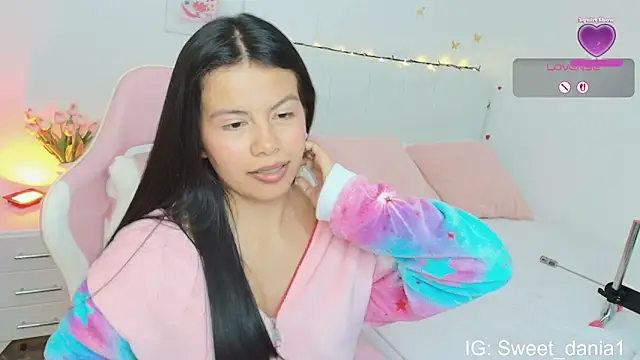 sweet dania  online show from September 21, 2025, 3:52 am