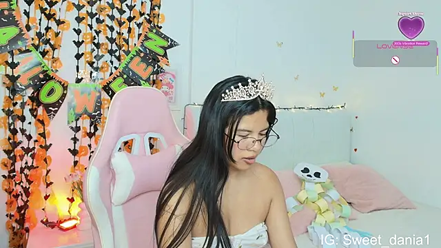 sweet dania  online show from October 24, 2025, 8:33 am