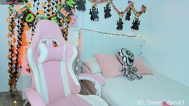 sweet dania  online show from October 29, 2025, 9:33 am