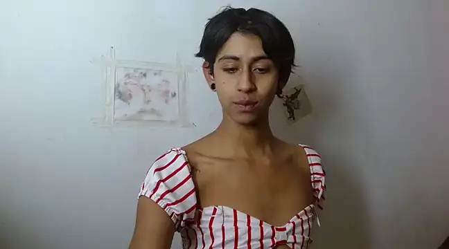 Snapshot of boysLittle chatting on February 16, 2025, 12:21 pm boysLittle online show from February 16, 2025, 12:21 pm