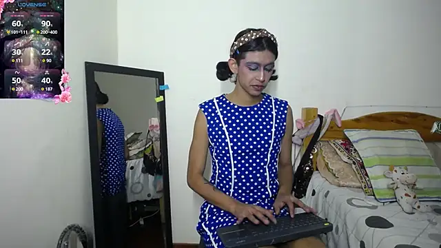 Snapshot of boysLittle chatting on November 9, 2025, 5:50 am boysLittle online show from November 9, 2025, 5:50 am