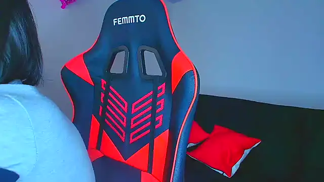 Rousse violett online show from September 8, 2025, 8:52 pm