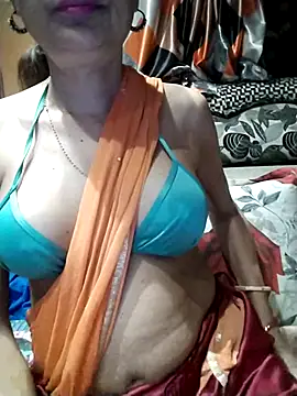 SANA-LEONI online show from February 28, 2025, 3:04 pm