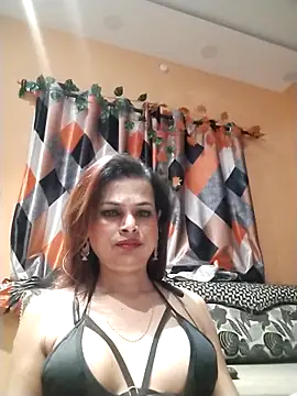 SANA-LEONI online show from April 10, 2026, 7:40 pm