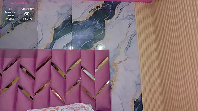 hotiergirl online show from April 30, 2026, 12:33 pm