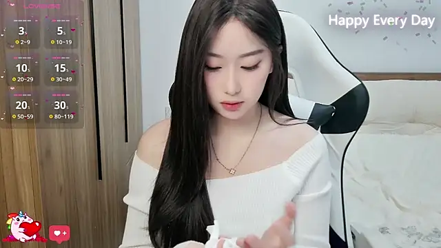 Snapshot of SlewVirus chatting on October 27, 2025, 5:39 pm SlewVirus online show from October 27, 2025, 5:39 pm