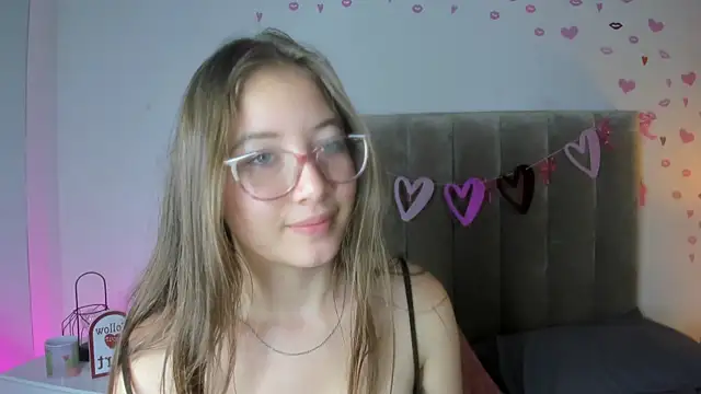 Dahlia Rousse online show from March 8, 2025, 4:28 pm