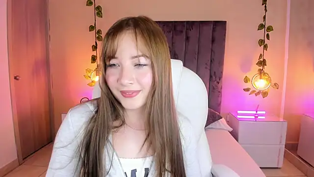 Dahlia Rousse online show from September 12, 2025, 6:46 am