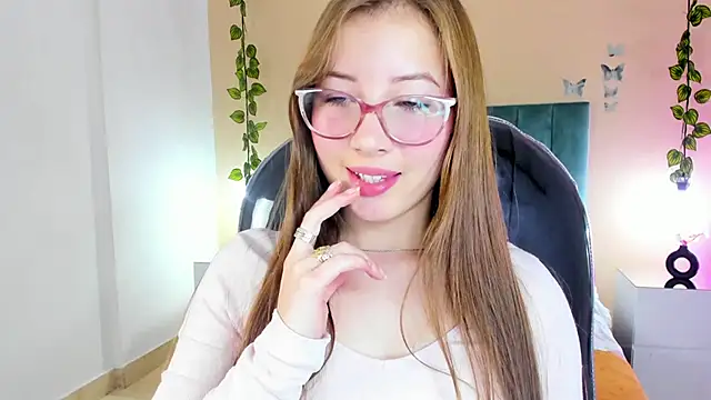 Dahlia Rousse online show from November 30, 2025, 8:51 am