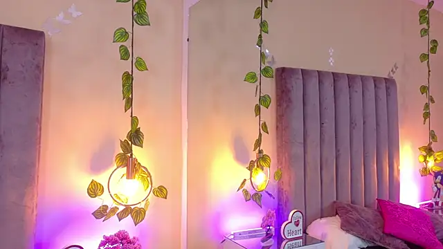 Dahlia Rousse online show from January 13, 2026, 6:29 am