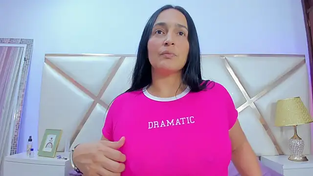 LucineArias online show from February 8, 2025, 7:49 pm