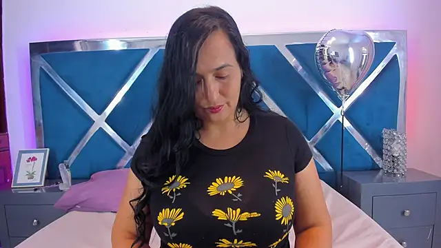 LucineArias online show from March 5, 2025, 8:10 pm