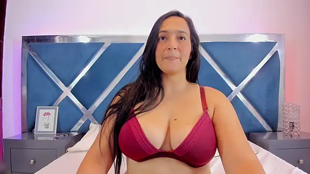 LucineArias online show from October 21, 2025, 7:58 pm