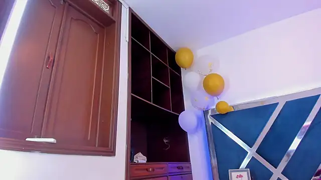 LucineArias online show from December 5, 2025, 1:31 pm